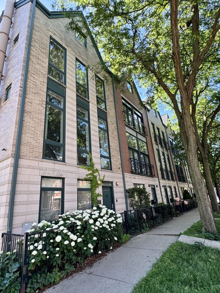 Property Photo:  1107 N Wolcott Avenue  IL 60622 