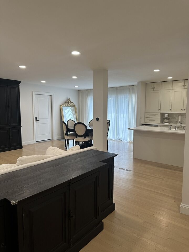 Property Photo: 8425 W Sunnyside Avenue IL 60656