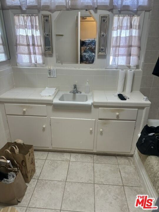 Property Photo: 3806 Carmona Avenue CA 90008