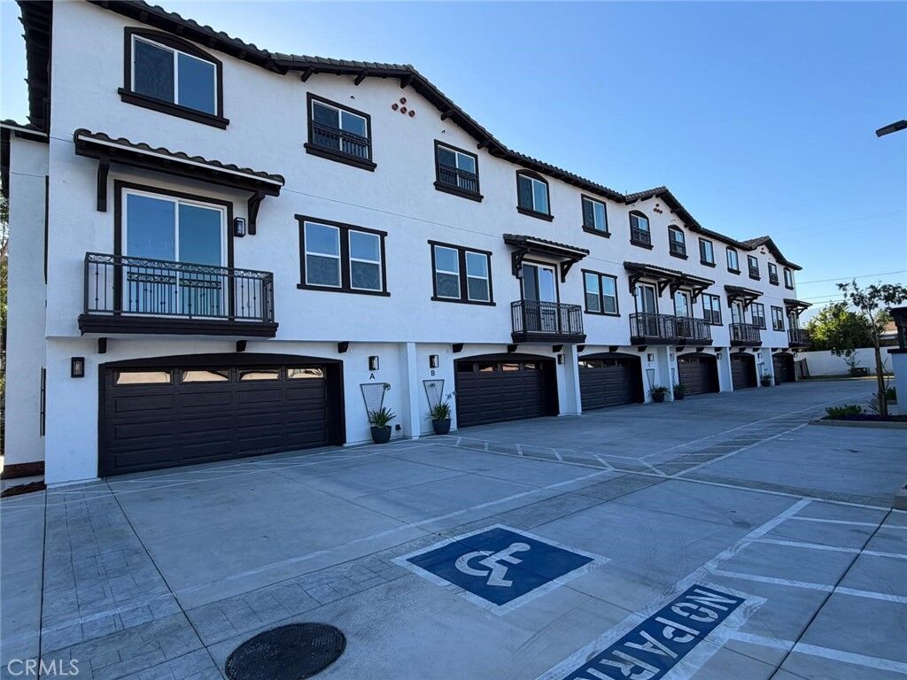 Property Photo: 1444 W Stoneridge Court CA 91762