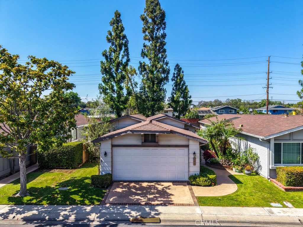 Property Photo:  1529 Wood Lake 3  CA 92705 