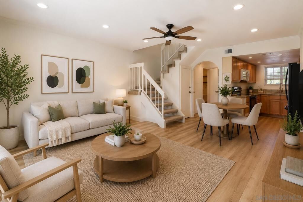 Property Photo:  23391 La Crescenta Unit B  CA 92691 