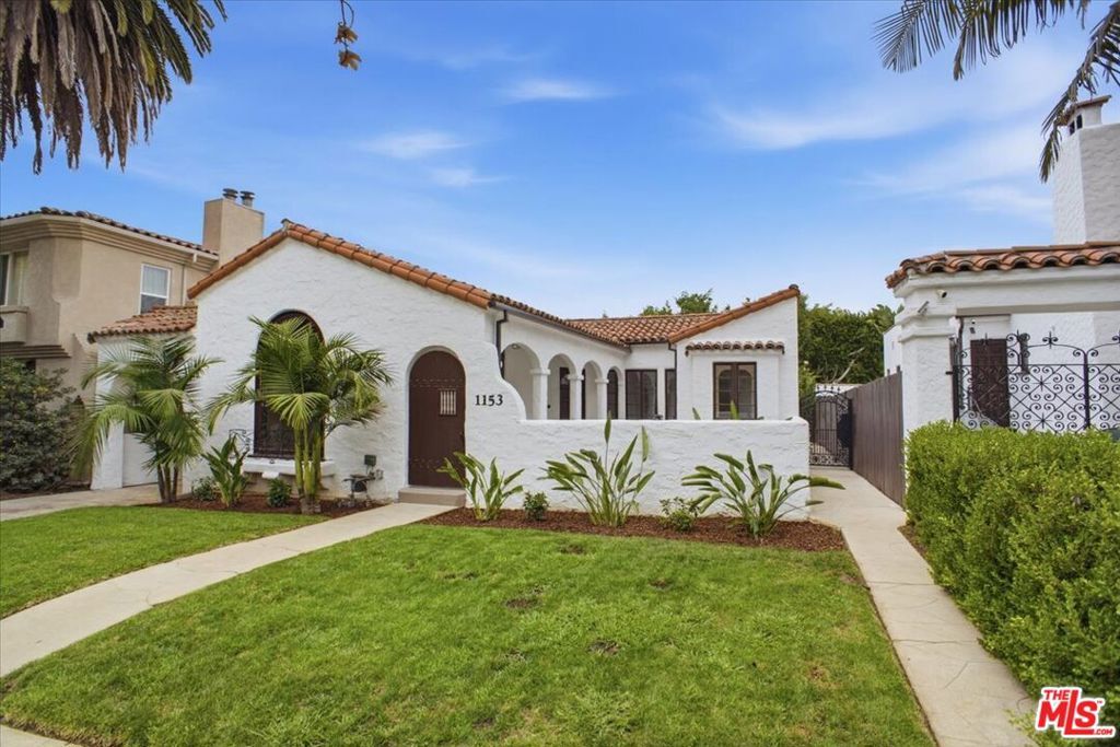 Property Photo: 1153 Hi Point Street CA 90035