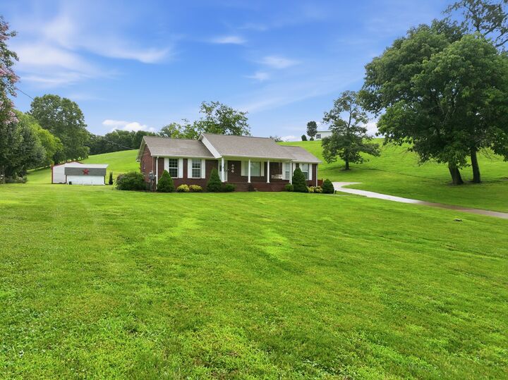Property Photo:  700 Sleepy Hollow Rd  TN 38478 