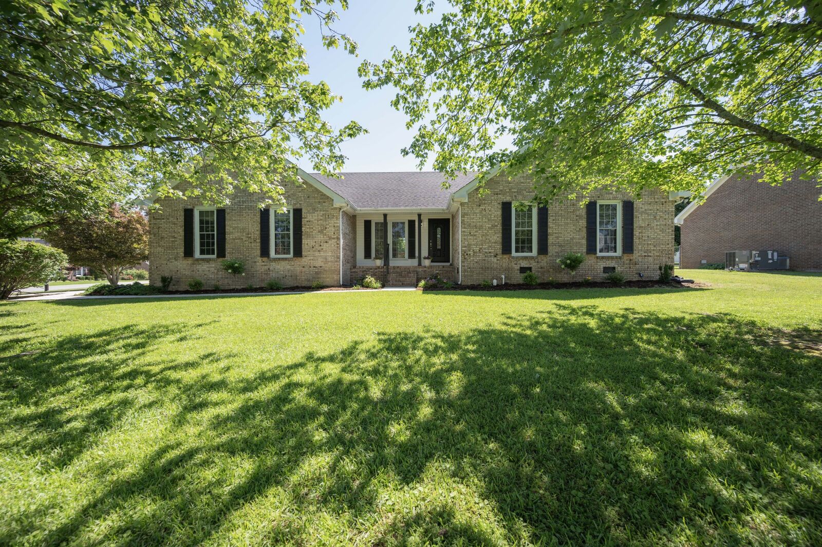 Property Photo:  152 Greenbriar Cir  TN 37355 