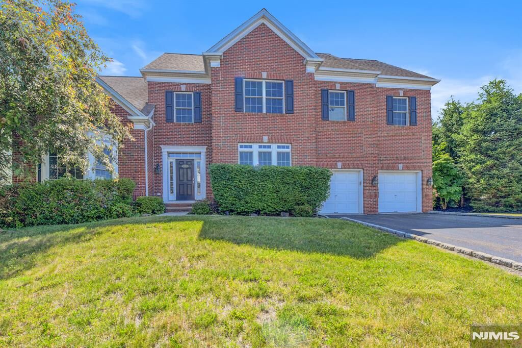Property Photo: 16 Commanders Court NJ 07512