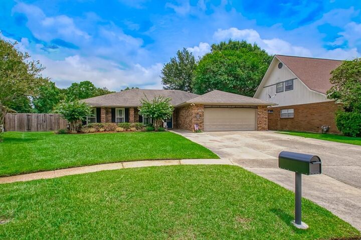 Property Photo:  904 Dolly Madison Court  LA 70458 