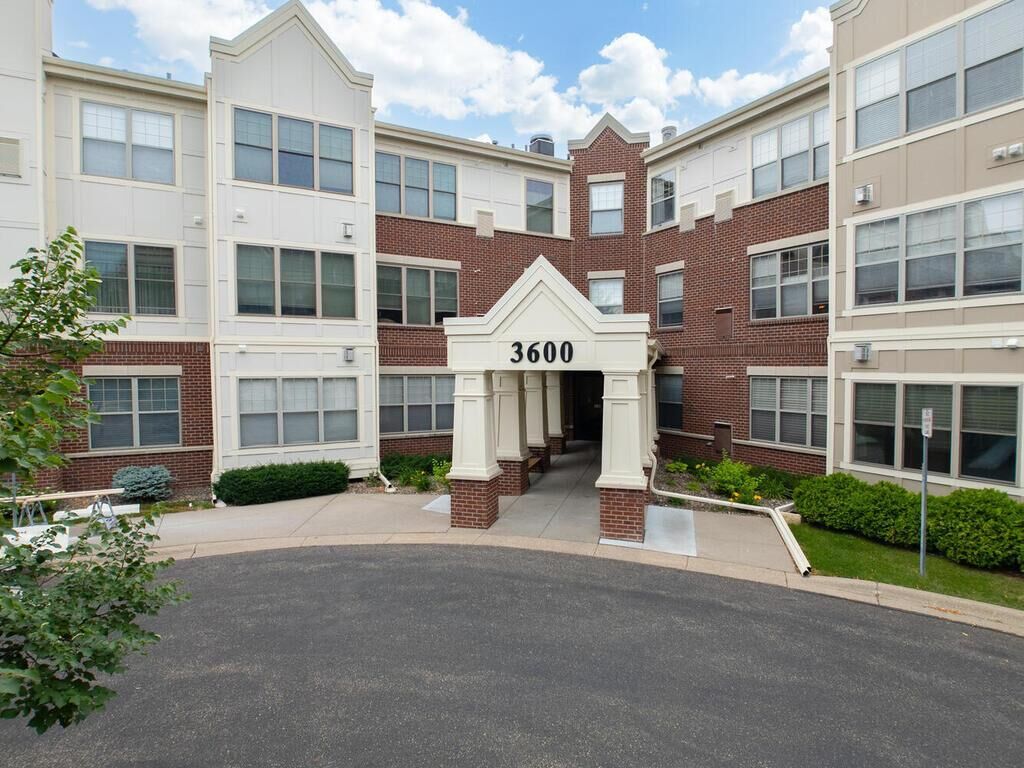Property Photo: 3600 Wooddale Avenue S 304 MN 55416
