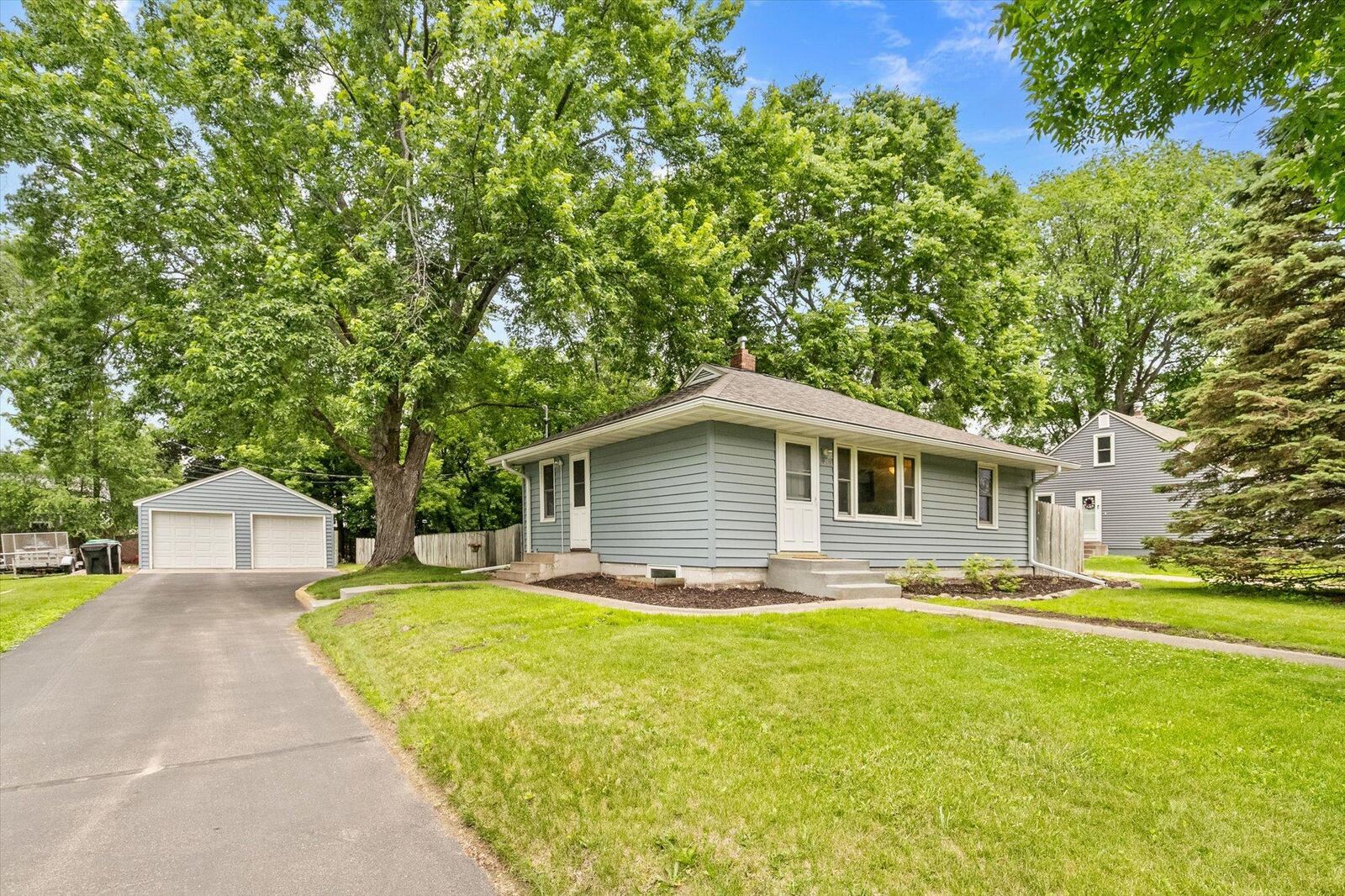 Property Photo:  2469 Woodale Drive  MN 55112 