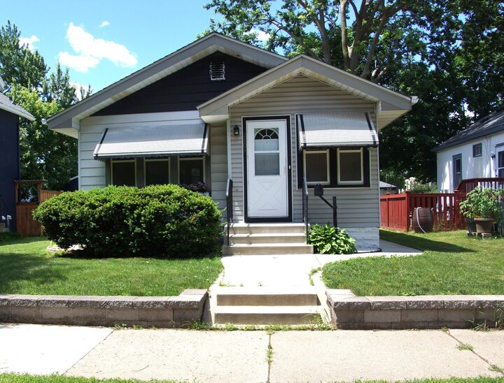Property Photo:  2804 37th Avenue S  MN 55406 