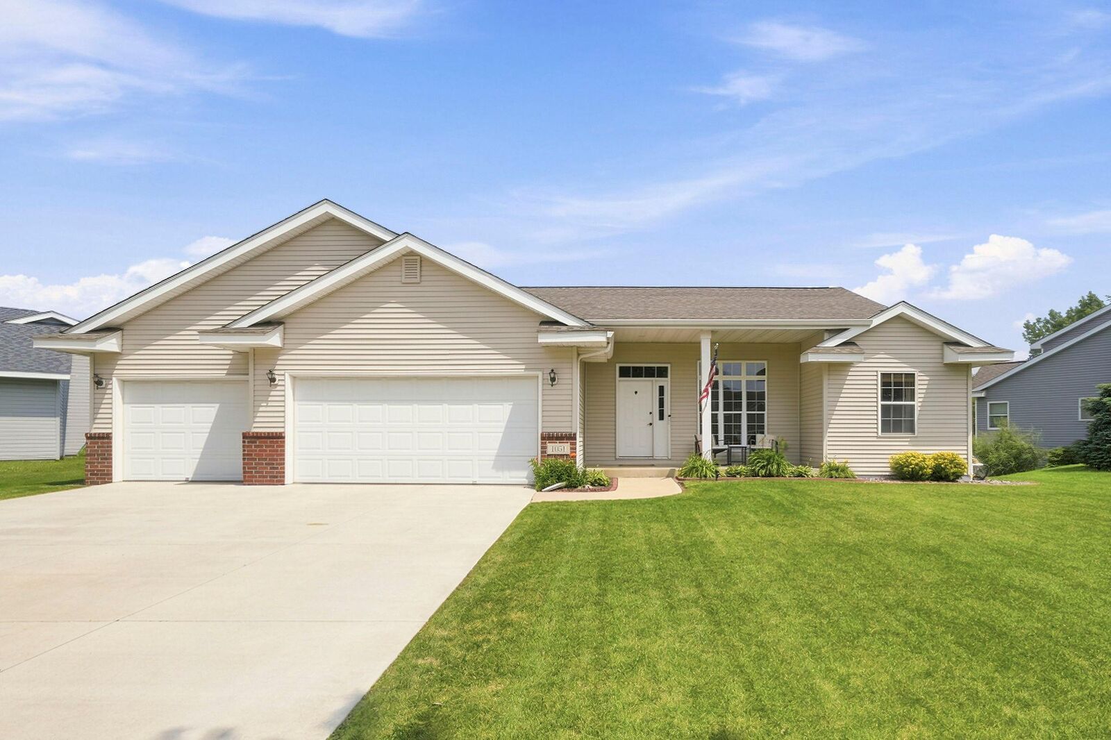 Property Photo:  1051 Prairie Ridge Lane  MN 55354 