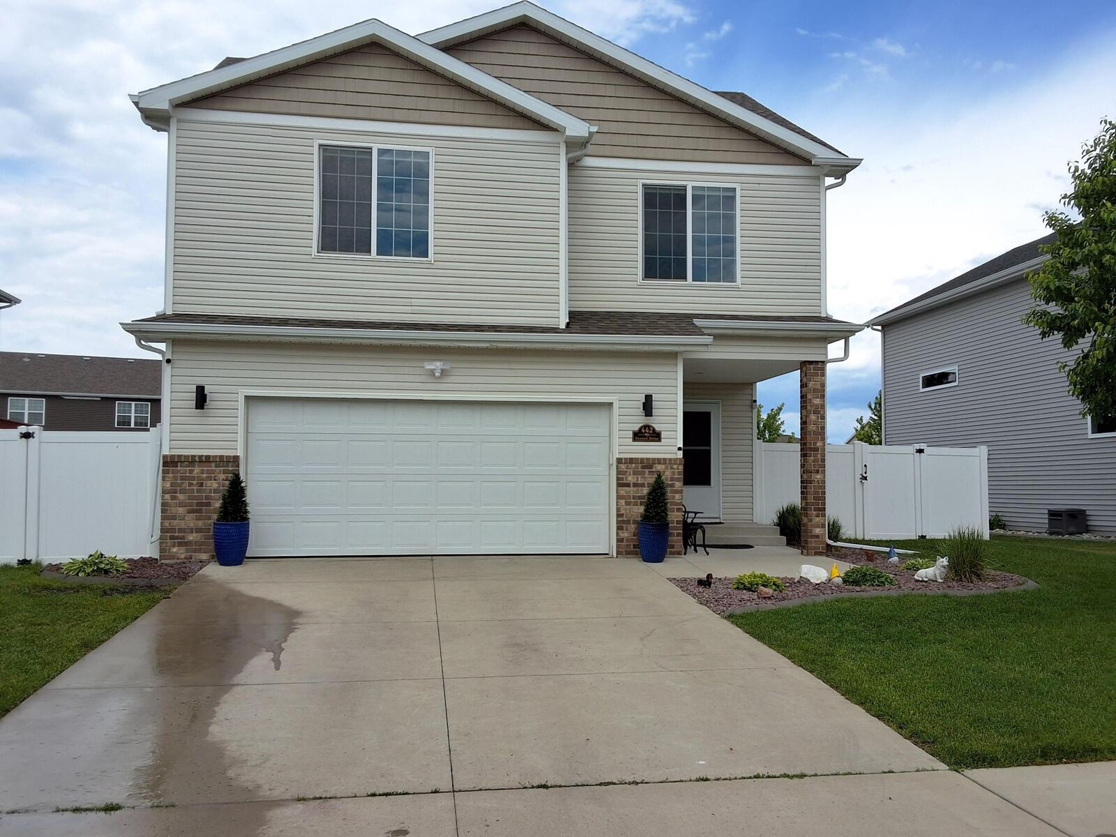Property Photo:  442 Foxtail Drive E  ND 58078 