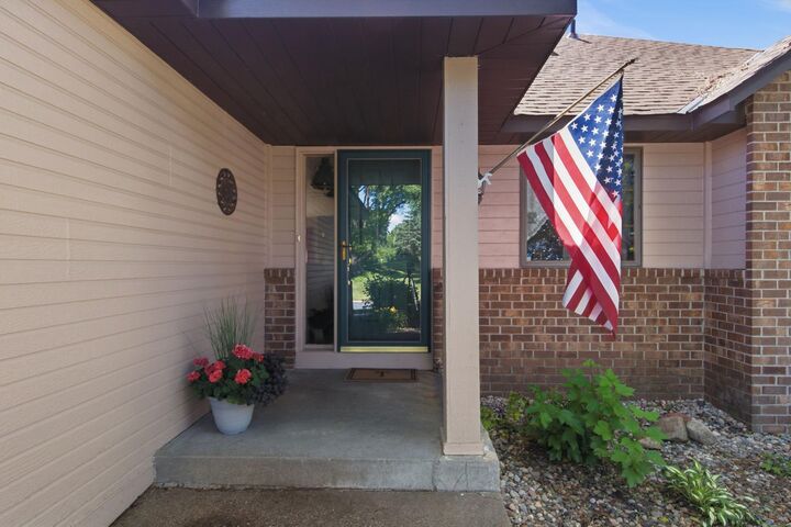 Property Photo: 650 Bridle Ridge Road MN 55123