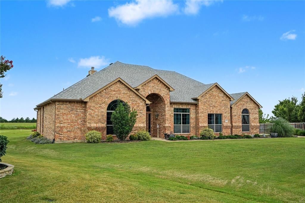Property Photo:  178 Chazlynn Court  TX 75165 