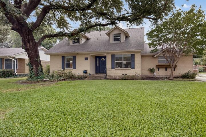 Property Photo: 606 S Waterview Drive TX 75080