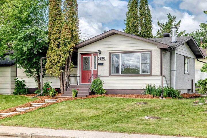 Property Photo:  5801 41 Street Crescent  AB T4N 1B5 