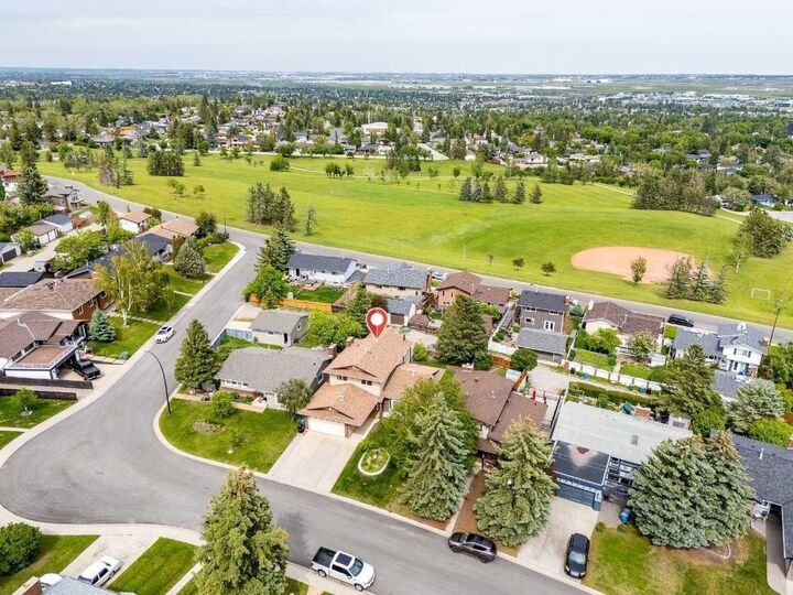 Property Photo: 228 Norfolk Road NW AB T2K 5P7