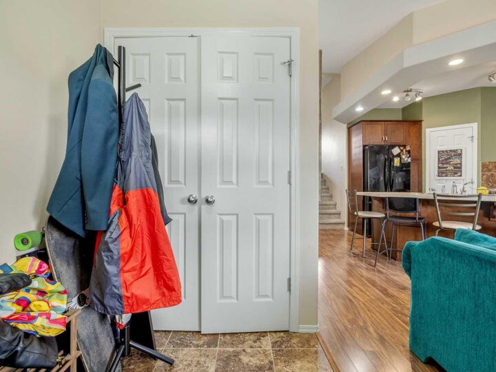 Property Photo:  825 Silkstone Close W  AB T1J 5C6 