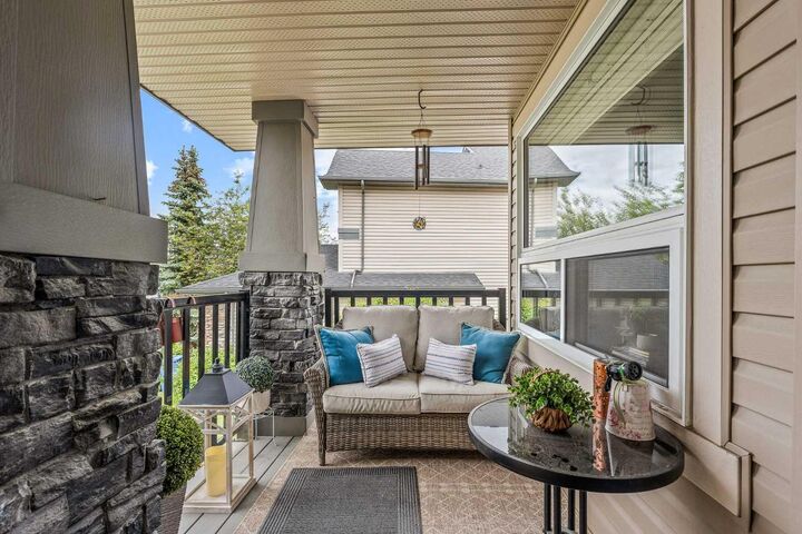 Property Photo:  66 Crestmont Drive SW  AB T3B 5X7 