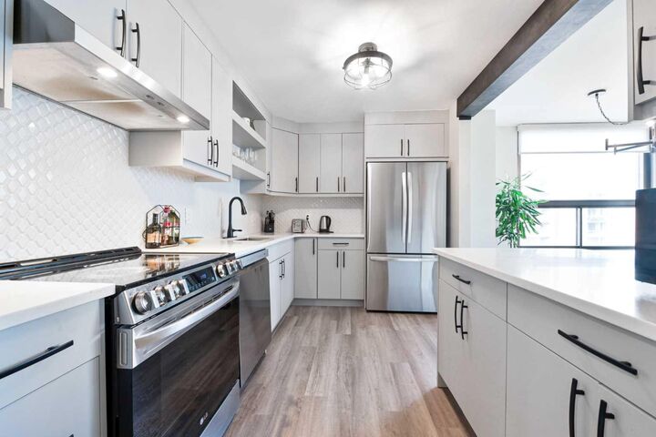 Property Photo:  1202 13 Avenue SW 601  AB T3C 0T1 