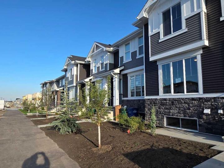 Property Photo: 1151 Cobblestone Boulevard SW AB T4B 5W5