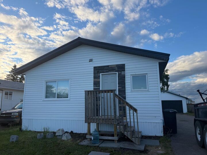 Property Photo: 9908 103 Avenue AB T8X 4B5