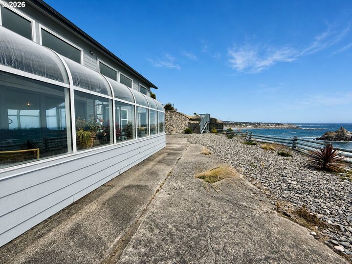 Property Photo: 423 Buena Vista Loop OR 97415