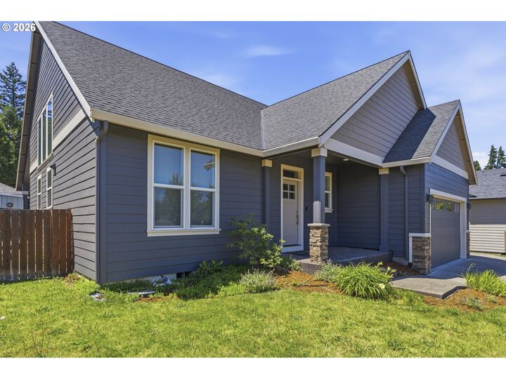 Property Photo:  940 Makena Ln  OR 97031 