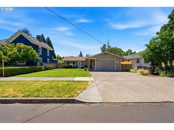 Property Photo: 330 NW 12th St OR 97128