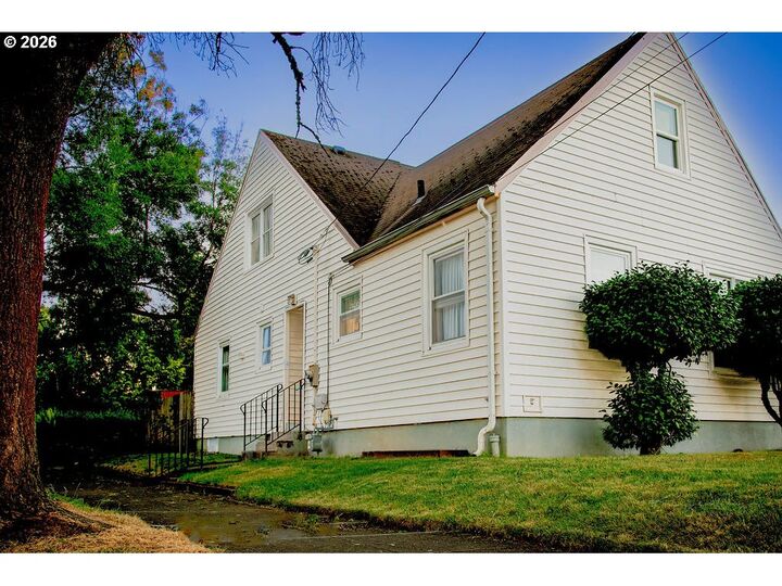 Property Photo:  6903 N Williams Ave  OR 97217 
