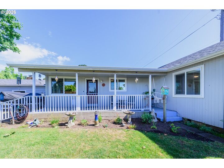 Property Photo:  1144 Juniper St  OR 97448 