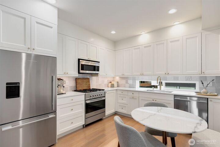 Property Photo: 5030 Sand Point Place NE B WA 98105