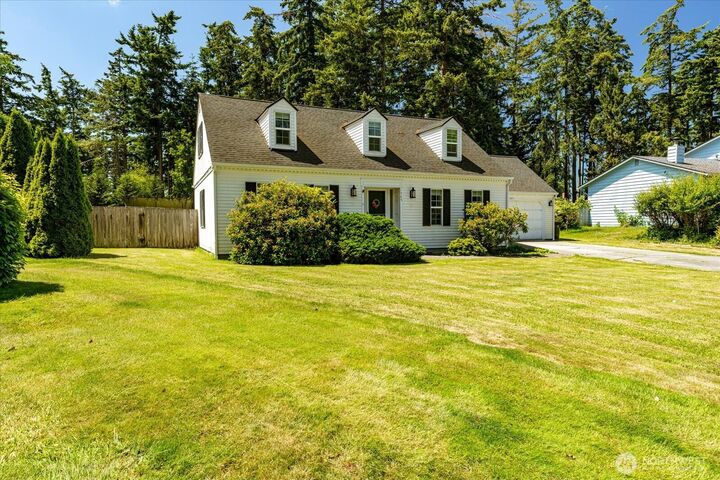 Property Photo:  1565 SW Putnam Drive  WA 98277 