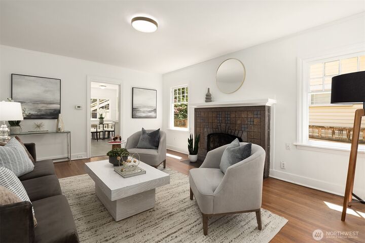 Property Photo:  2132  Dexter Avenue N  WA 98109 