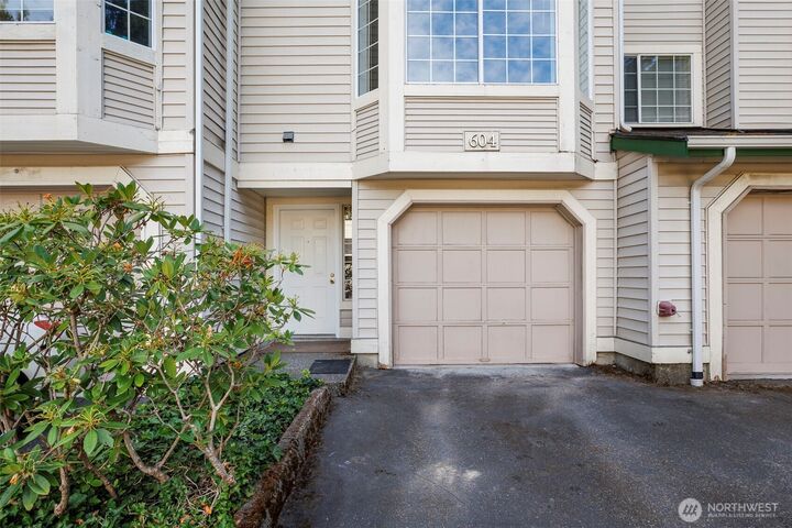 Property Photo:  604  122nd Avenue NE 3  WA 98005 