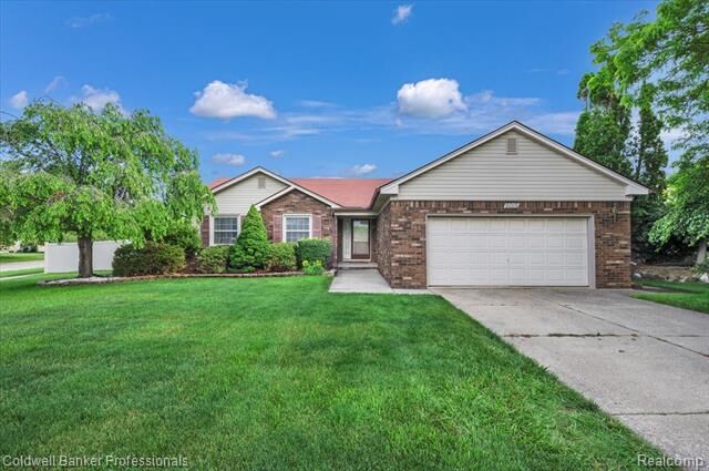 Property Photo:  5015 Fox Hill Drive  MI 48310 