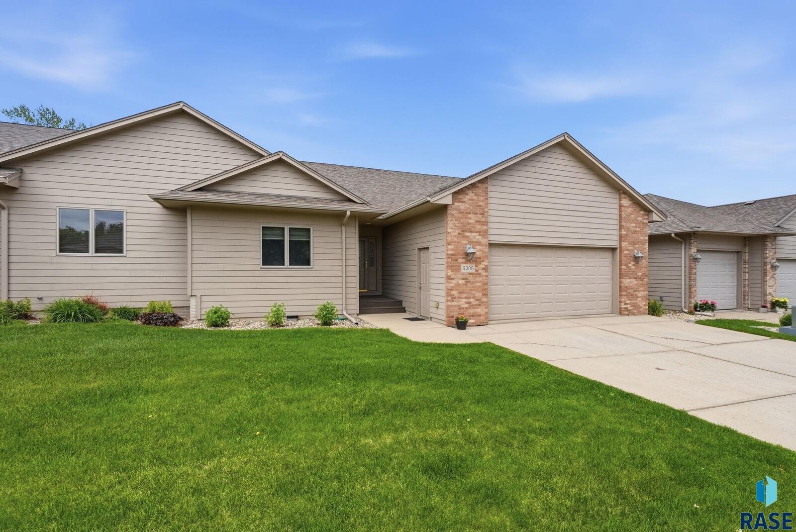 Property Photo:  3205 S Lupine Pl  SD 57110 
