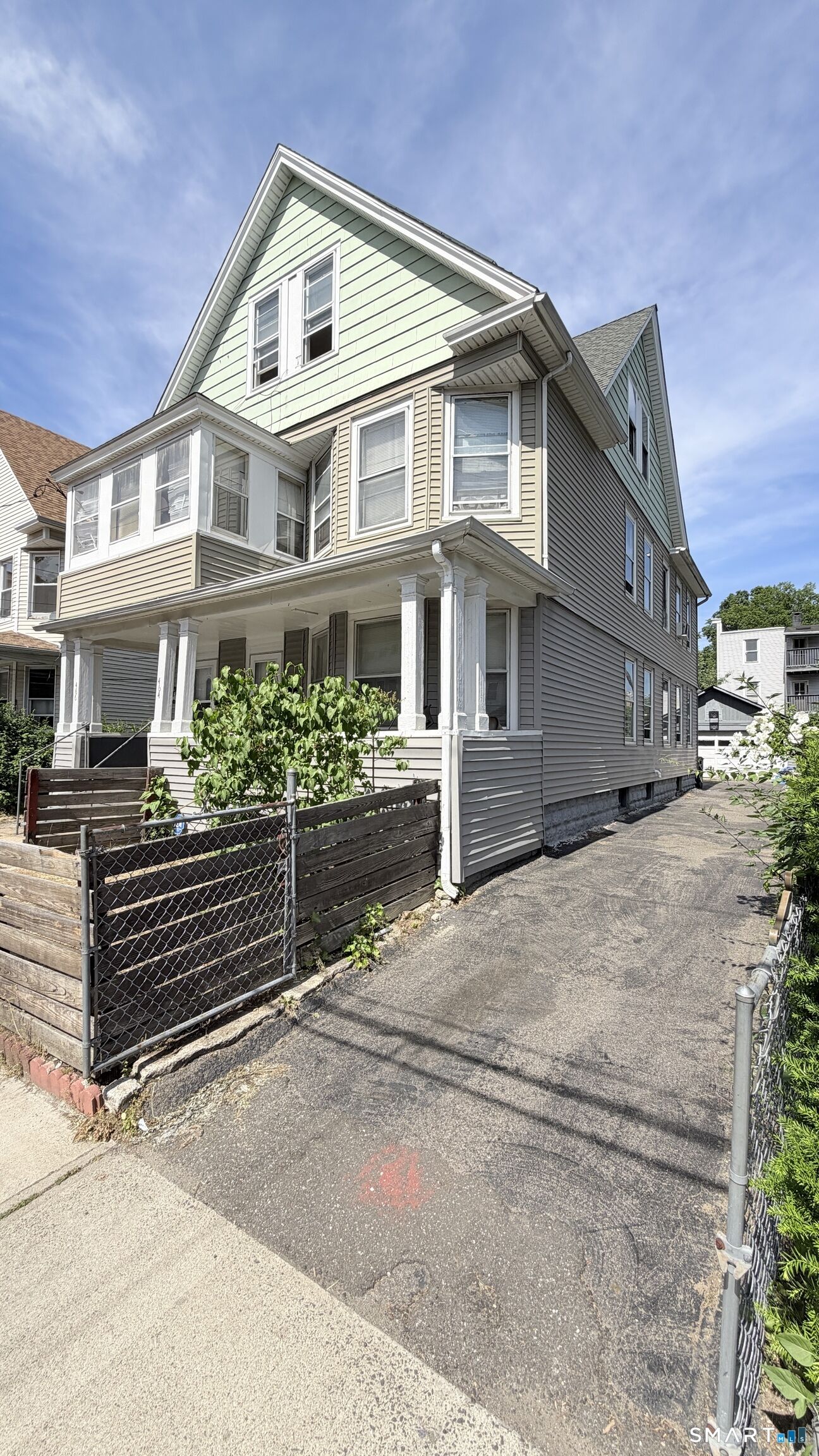 Property Photo: 464-466 Hollister Avenue CT 06607