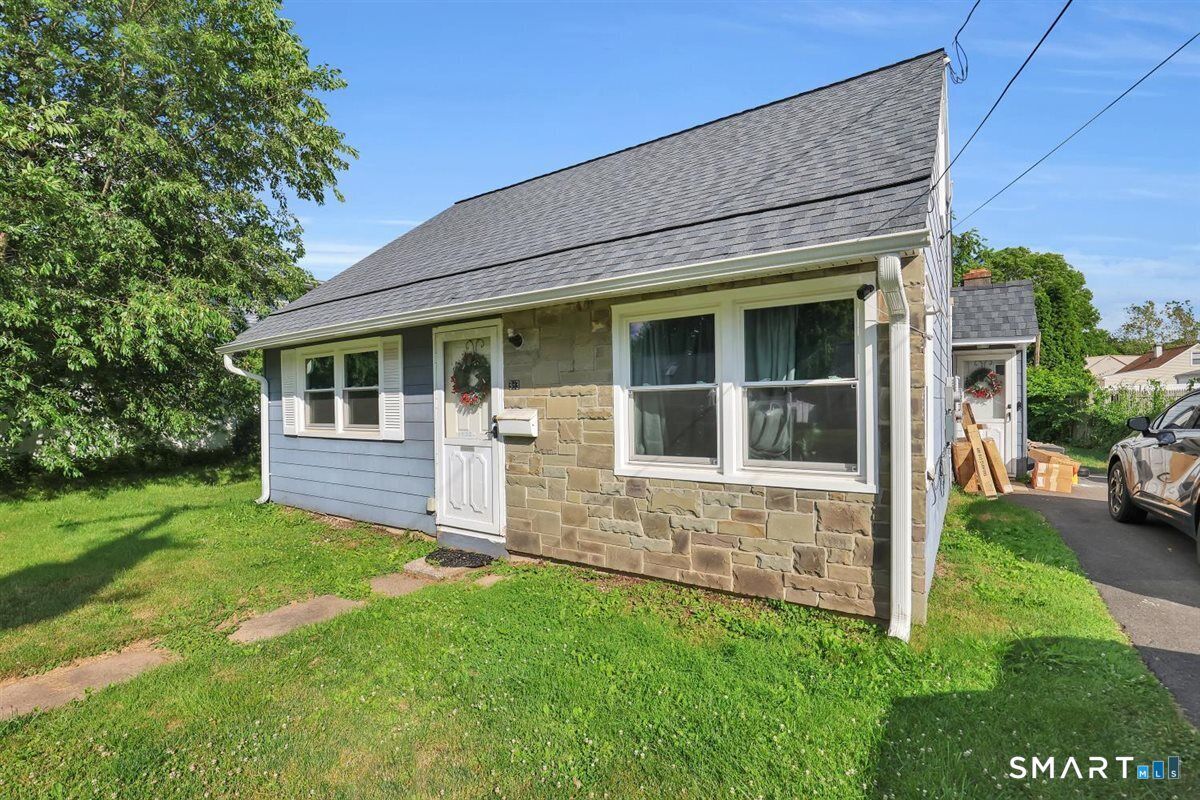 Property Photo: 383 Glen Hills Road CT 06451