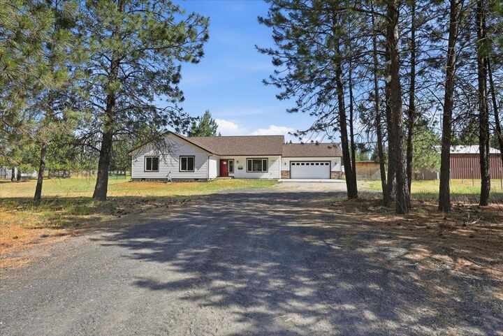 Property Photo: 5717 E Oregon Rd WA 99009