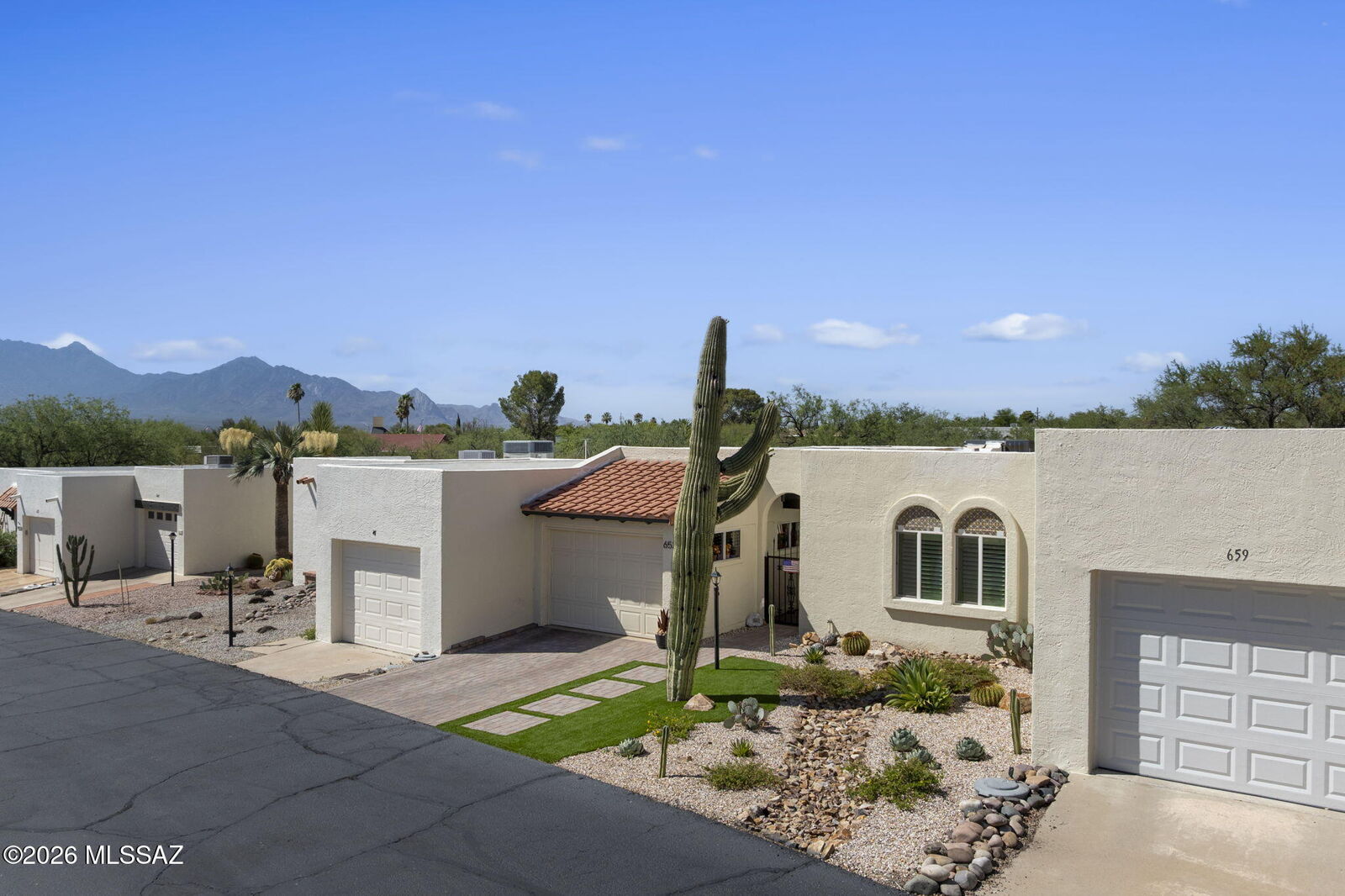 Property Photo:  653 W Redondo Place  AZ 85614 