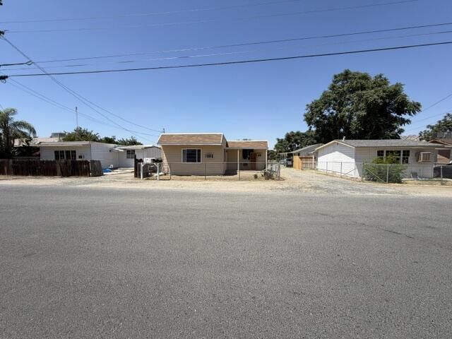 Property Photo: 844 E River Avenue CA 93257