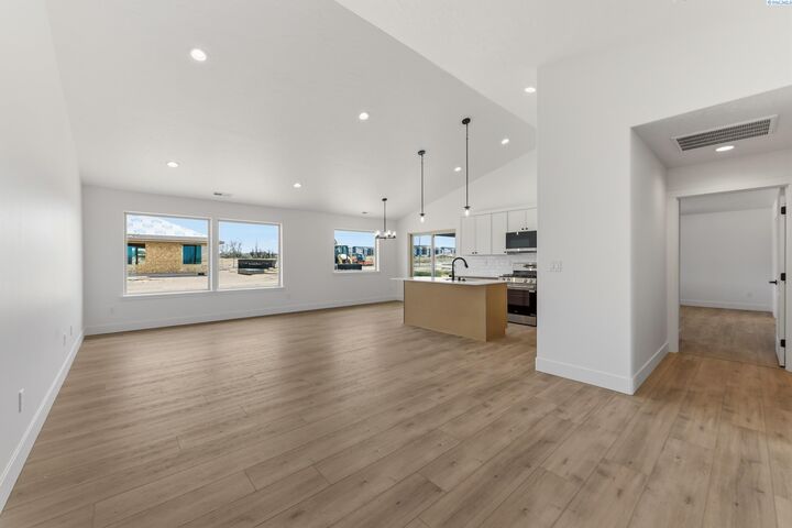 Property Photo: 6709 Road 105 WA 99301