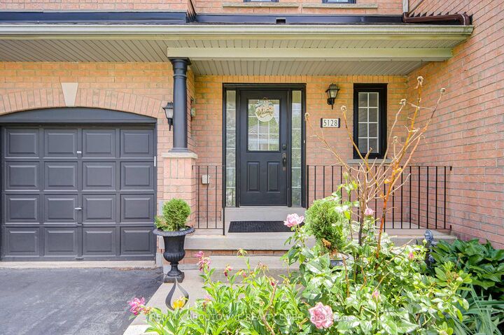 Property Photo: 5128 Falconcrest Drive ON L7L 6K4