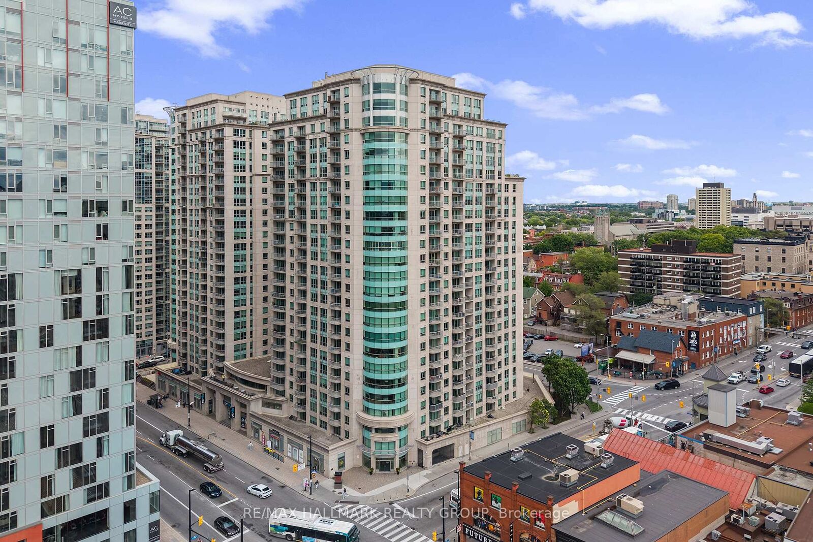 Property Photo: 200 Rideau Street 1702 ON K1N 5Y1
