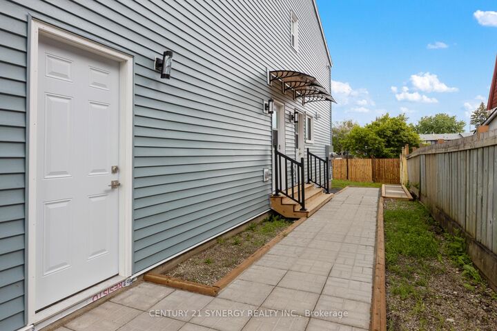 Property Photo:  93C Tarquin Crescent C  ON K2H 8J7 