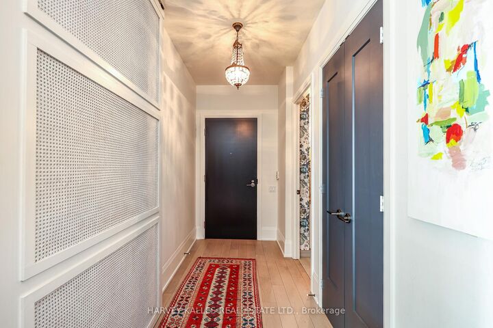 Property Photo:  101 Erskine Avenue 2407  ON M4P 0C5 