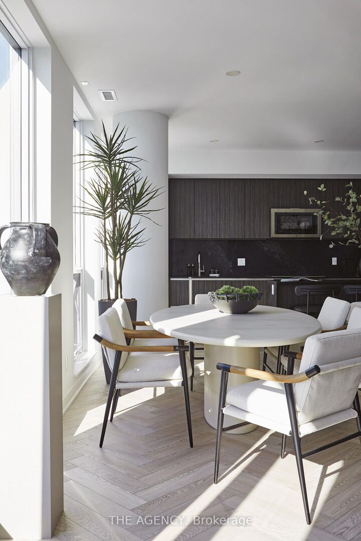 Property Photo: 327 King Street W Ph03 ON M5V 1J5