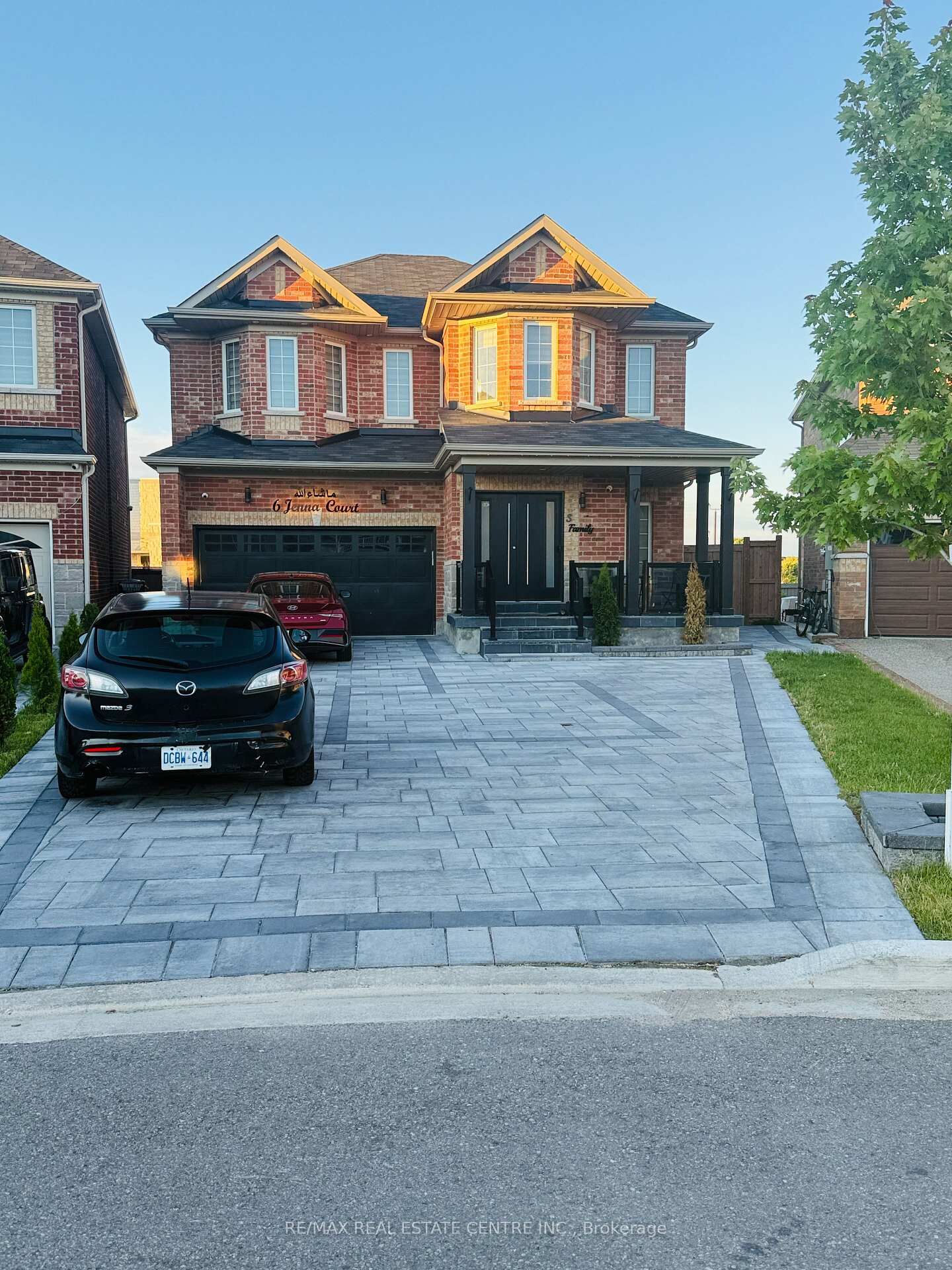 Property Photo: 6 Jenna Court ON L6W 3W8