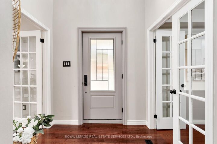 Property Photo: 2006 Glenada Crescent 7 ON L6H 5R9